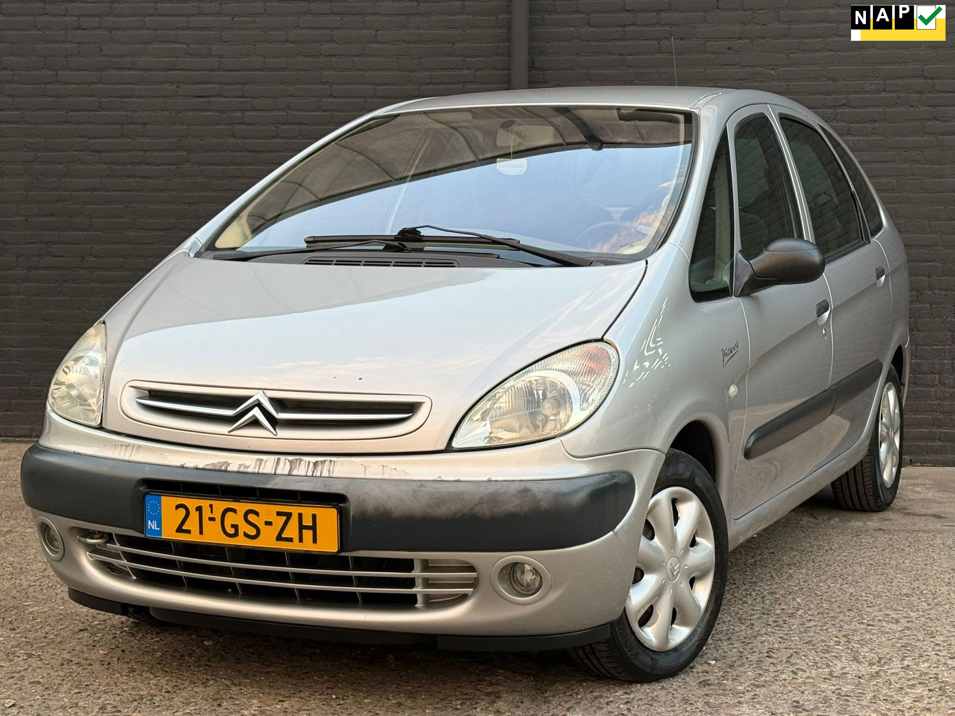 51112684-26.jpg
