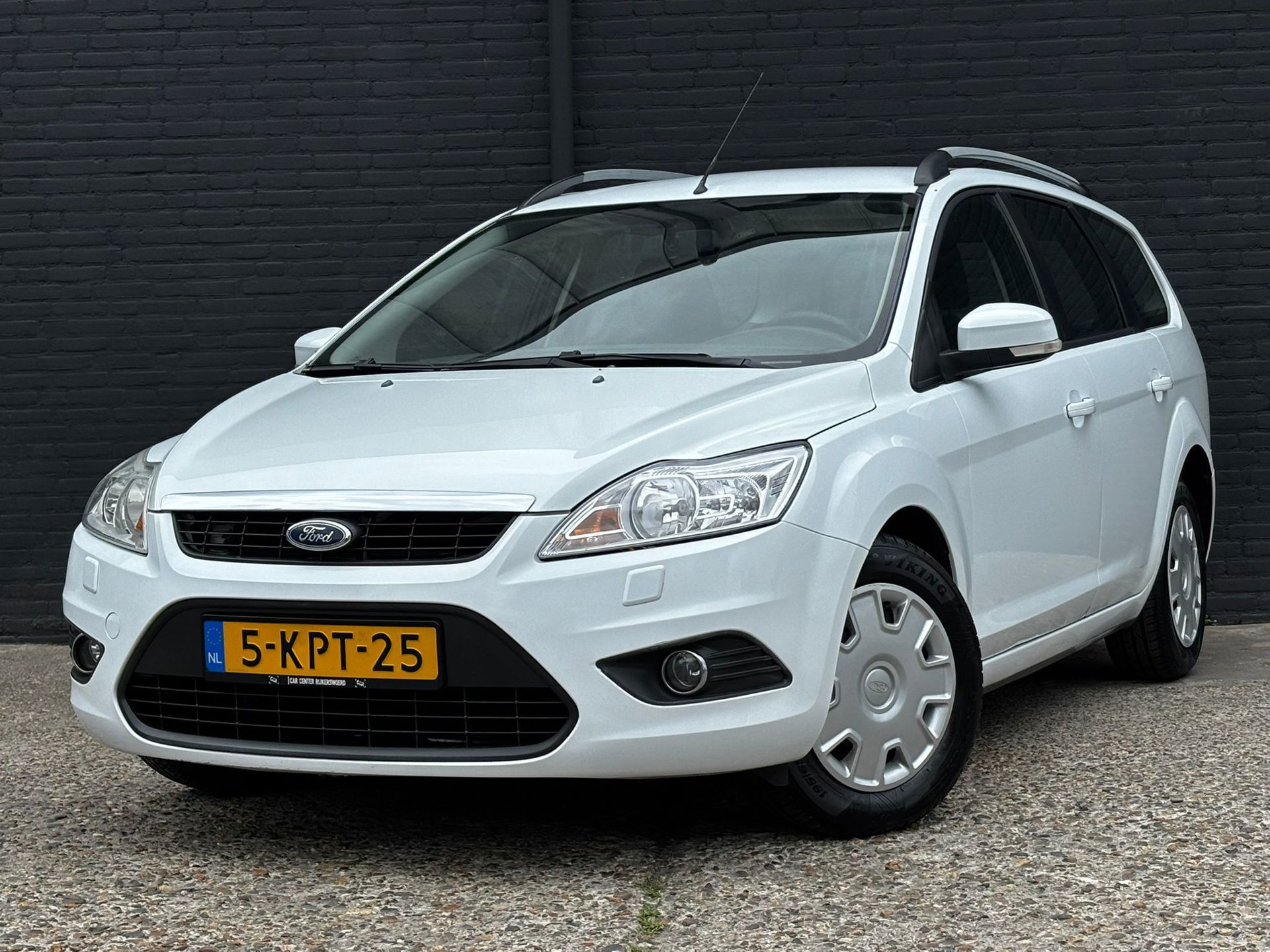 53712548-27.jpg